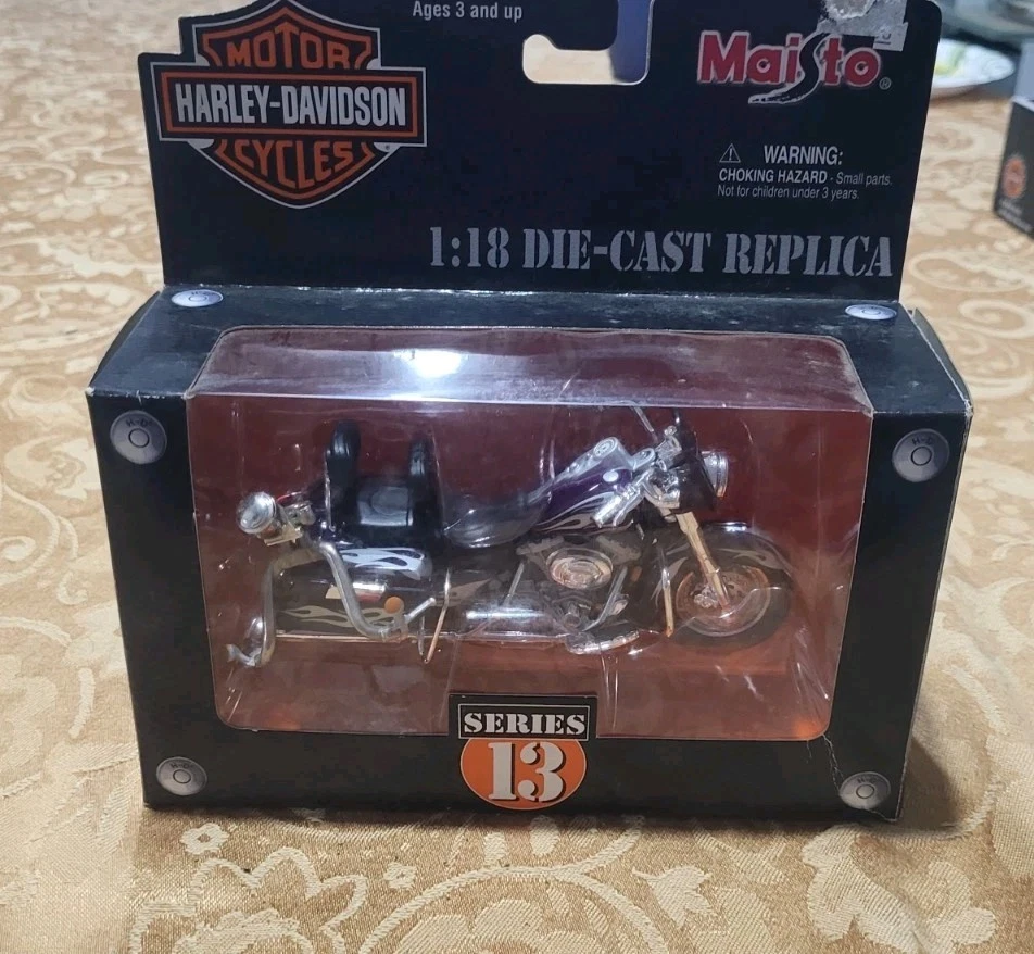 Harley-Davidson Maisto CVO 2002 FLHRSEI púrpura 1:18 fundido a presión serie 13 nuevo en stock Foto 1 de 4