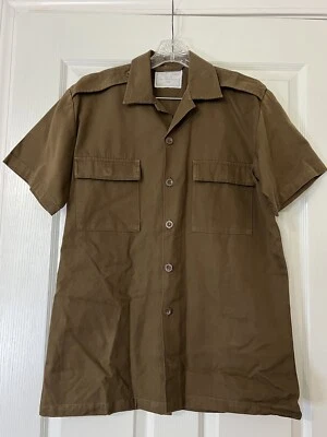 Camisa manga corta con botones marrón oscuro edición militar mediana M tela imperio Foto 1 de 4