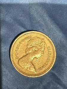 1983 One Pound coin error upside down rim Queen Elizabeth II rare  - Picture 1 of 6