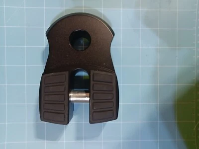 Montaje de gancho de remolque plano para grillete de cabrestante con pasador de hierro y protector de goma - tapa de 30000 lb Foto 1 de 4