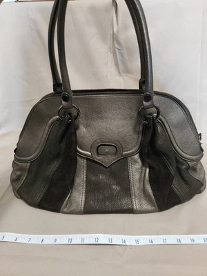 Bolso de cuero Moschino de doble correa de latón gris/plateado. AP1 Foto 1 de 4