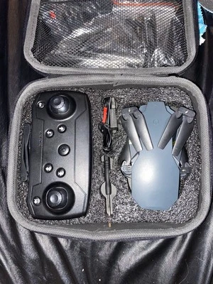 Foldable Quadcopter pocket drone W/EXTRA accessories, screws & black carry case - Image 1 of 4