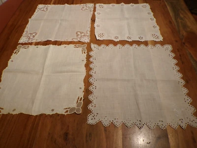 Linge ancien Lot de 4 Mouchoirs de mariée  différents avec dentelle et broderies - Photo 1/4