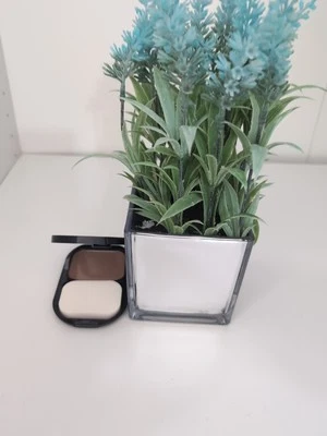 Max Factor Facefinity Compact Foundation - No 005 Sand - Image 1 of 4