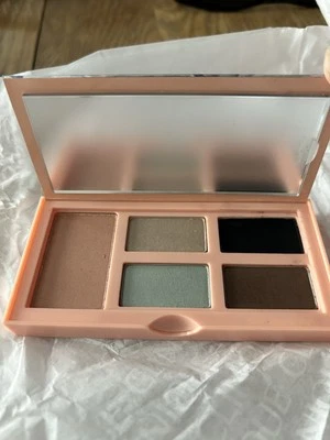 Clinique Limited Edition Eyeshadow X 4 & Blush Palette Aglow New & Unused - Image 1 of 4