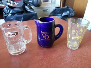 Seagram's VO importiert kanadisch blau 6 Zoll Pub mit Goldrand mit 6" AW Becher, Beefeater - Bild 1 von 4