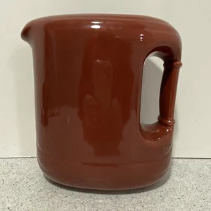 Jarra marrón vintage de la colección Essex labio de hielo rojo ovalado curvo rojo de mediados de siglo - Imagen 1 de 12