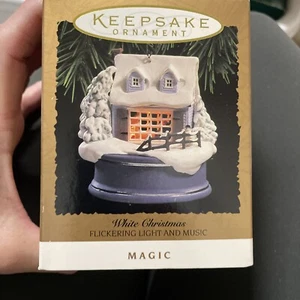 HALLMARK Keepsake 1994 WHITE CHRISTMAS ORNAMENT Light Music WINTER HOME - Picture 1 of 1