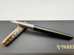 PARKER SONNET PREMIUM METAL GREY ROSE GOLD FOUNTAIN PEN F 18K NEW IN BOX - Picture 1 of 9