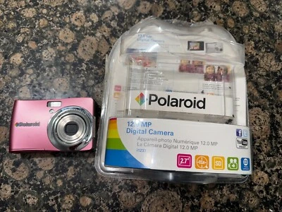 Polaroid 12MP Digital Camera With 3x Optical Zoom Red i1237 (Does Not Turn On) - Image 1 of 4