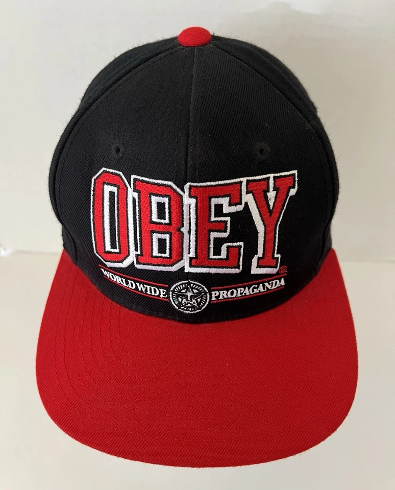 Chapéu Obey Y2K SnapBack preto vermelho “Worldwide Propaganda” OSFA - Imagem 1 de 4