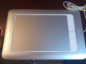 Silver Wacom Bamboo Fun CTH-661 USB Drawing Graphics Tablet (Tablet Only) - Picture 1 of 3
