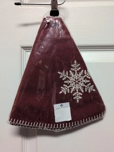 Red & White  24" Snowflake  Christmas Tree  Skirt  Home Collections/ /Raghu NWT - Picture 1 of 4