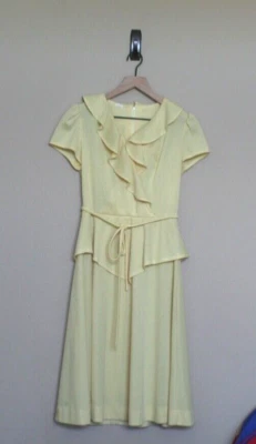Vestido Vintage Años 70 Amarillo Volantes Talla Pequeña 4 6 Corbata Cinturón Ajuste Acampanado Foto 1 de 4