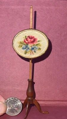 Miniaturas victorianas de colección para casa de muñecas Petit Point chimenea pantalla/polo escala 1:12 Foto 1 de 4