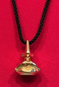 Salvador Dali Sculptural Aphrodite Nose Mouth Gold Tone Pendant Necklace Signed - Picture 1 of 6