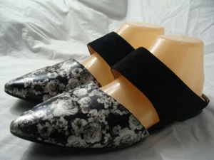 J C Women's Shoes Black/White Floral Slides Mules Flat Size 8.5 M - Picture 1 of 9