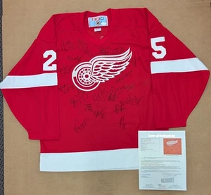 Camiseta firmada por el equipo Detroit Red Wings 1996-97 con 19 firmas certificado de autenticidad JSA - Imagen 1 de 5