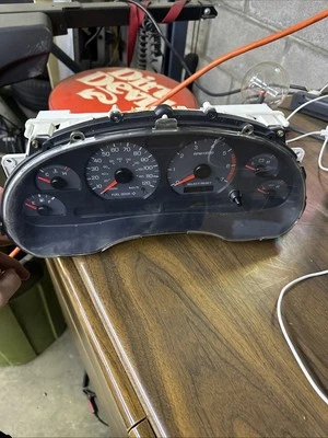 Ford Mustang 2002 2003 2004 3,8 cuadro de instrumentos velocímetro VP2R3F-10A855-AA Foto 1 de 4