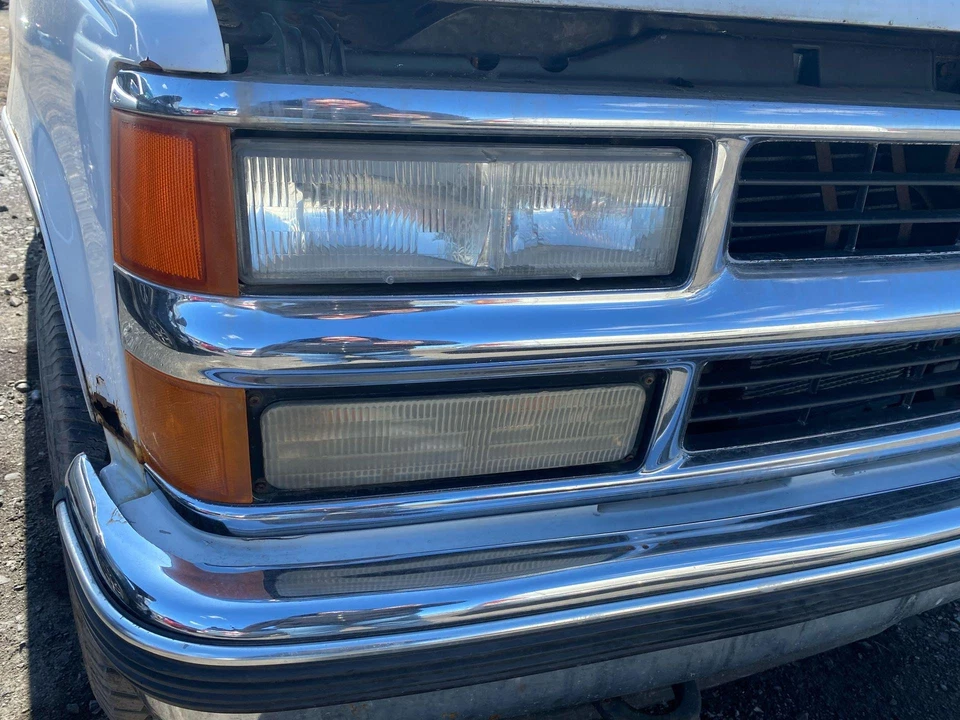 95 96 97 98 99 00 雪佛兰 TAHOE 车头灯总成右 — 第 1/1 张图片