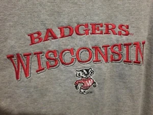 Wisconsin Badgers Large Tshirt Embroidered - Picture 1 of 5