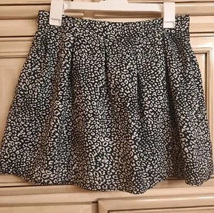 Aeropostale Black White Shirt! Size MEDIUM Flity Lightweight Fun - Picture 1 of 3