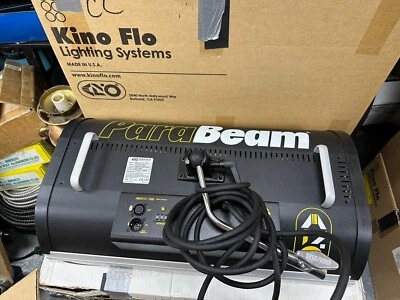 Kino Flo ParaBeam 210 DMX, montaje central sin bombillas incluidas Foto 1 de 4