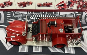 1941 GMC FIRE TRUCK ENGINE RED WITH ACCESSORIES 1:24 BY ROAD SIGNATURE 20068 - Picture 1 of 8