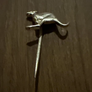 Jumping Kangaroo Australia Vintage Stick Lapel Pin - Picture 1 of 4