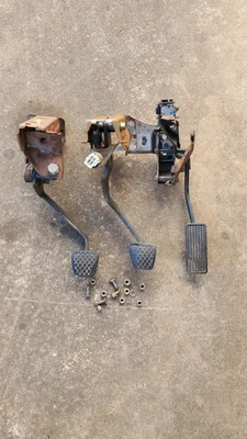 Conjunto de pedal manual de 5 velocidades 90-93 Honda Accord OEM usado con herrajes CB7 CB9 Foto 1 de 4