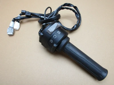 Interruptor de cambio manillar derecho Kawasaki Ninja 1000SX ZX1002 2020 2.252 millas (9659) Foto 1 de 4