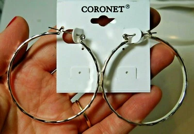 Nwt Coronet Modische Ohrringe Dick Huggie Durchbohrt Reifen Rund Silberfarben - Bild 1 von 3