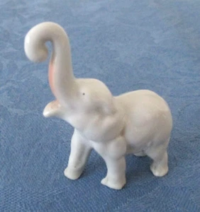 Rosa & weißer Elefant Porzellan Figur Japan kleine Größe 2 3/8" Vintage AZ40 - Bild 1 von 9