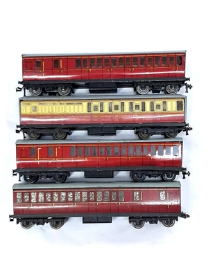 Hornby Corridor Carriages / x 4 / Crimson / Crimson and Cream - Image 1 of 4