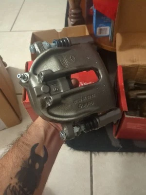 1989 Mercedes 190e Front  Left And Right Break Calipers - Image 1 of 4