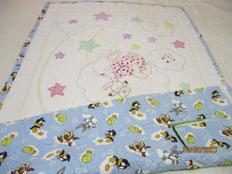 Baby Looney Tunes & Cross-Stitched睡兔婴儿毯 — 第 1/4 张图片