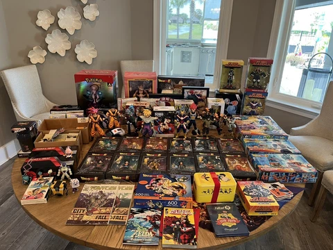 Anime Figure/ Pokémon Card Lot Includes 4 Variants Of Charizard Cover