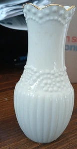 LENOX BEADED SMALL VASE 24 KARAT GOLD TRIM - Picture 1 of 3