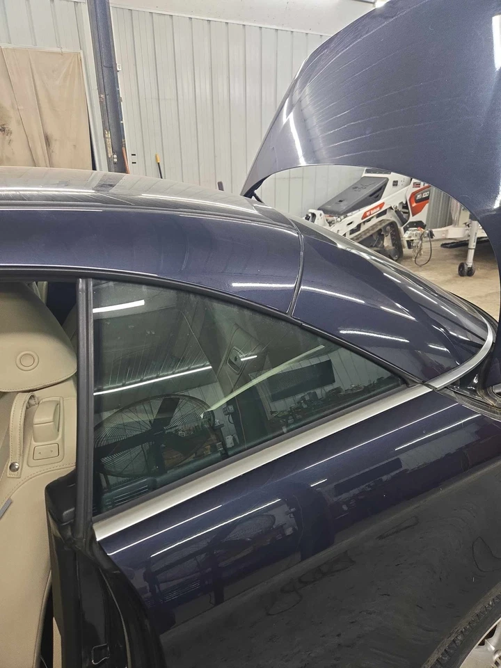 Quarter Glass/window VW EOS Left 07 08 09 10 11 12 13 14 15 16 - Image 1 of 3