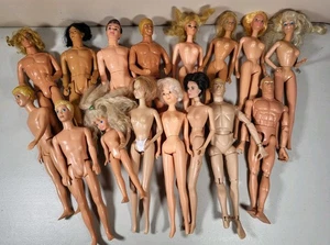 Vintage bis jetzt gemischtes Set Barbie, Ken, GI Joe, 12 Zoll Modepuppen - Bild 1 von 13