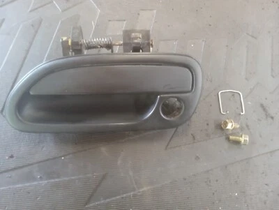 Manija de puerta exterior delantera izquierda del lado del conductor Subaru Legacy Outback 1996-1999 OEM Foto 1 de 4