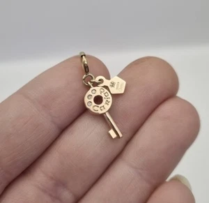 Dije de llave Clogau de diamantes Cariad de oro rosa con sello de 9 quilates de oro galés de 1,5 g - Imagen 1 de 11