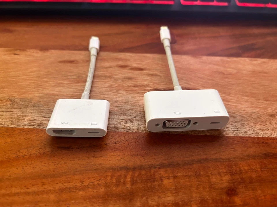 Original Apple Lightning Adapter Bundle bestehend aus HDMI, sowie VGA Adapter - Bild 1 von 1
