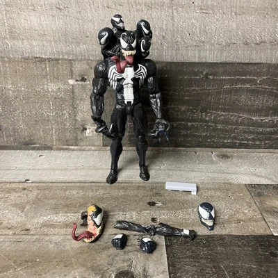 8-дюймовая сочлененная фигурка Marvel Diamond Select Venom «2012» - Изображение 1 из 4