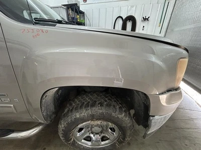 Guardabarros derecho pasajero camioneta Sierra 2500 2007-2014  Foto 1 de 4