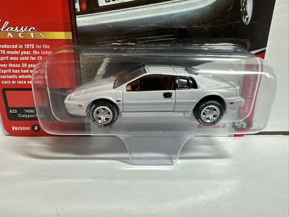 Johnny Lightning White Lightning Classic Gold Collections 1989 Lotus Esprit - Image 1 of 3