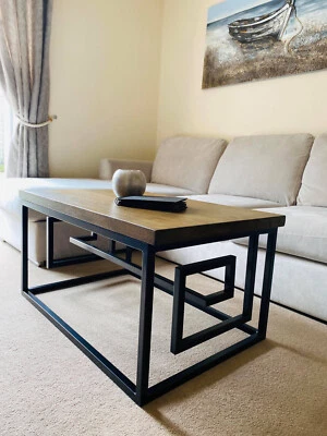 oak coffee table - Image 1 of 4