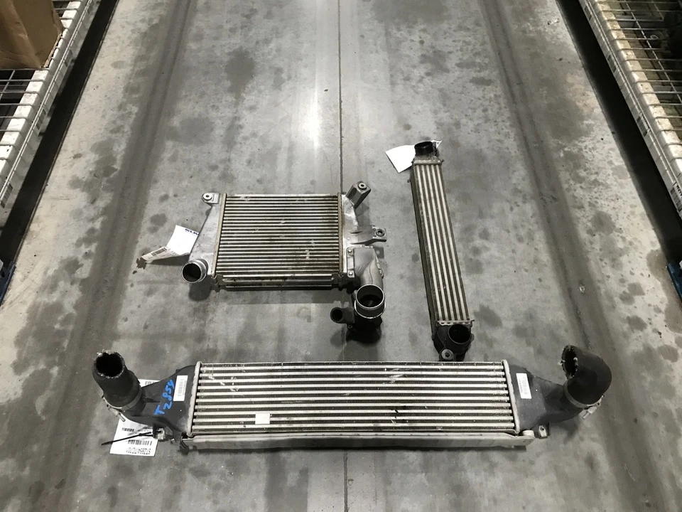 Intercooler direito de passageiro Nissan Juke 2012-2017 122k fabricante de equipamento original LKQ - Imagem 1 de 3