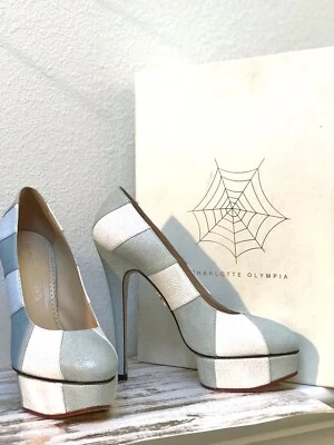 NOVO Charlotte Olympia Blue Snake Karung Priscilla Listras 39.5 Bombas Plataforma - Imagem 1 de 4