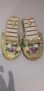 Womens beautiful gold Chinese slippers with beaded flower embellishments - Picture 1 of 3